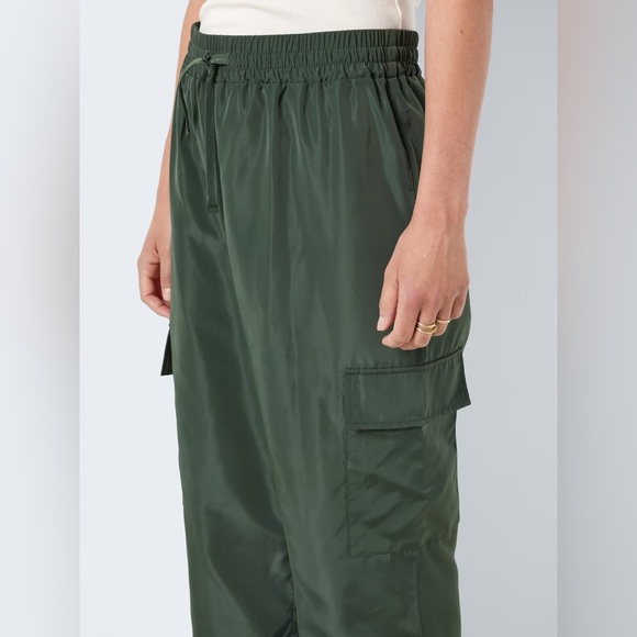 Noisy May Droplets cargo trousers in Green - - Picture 2 of 8